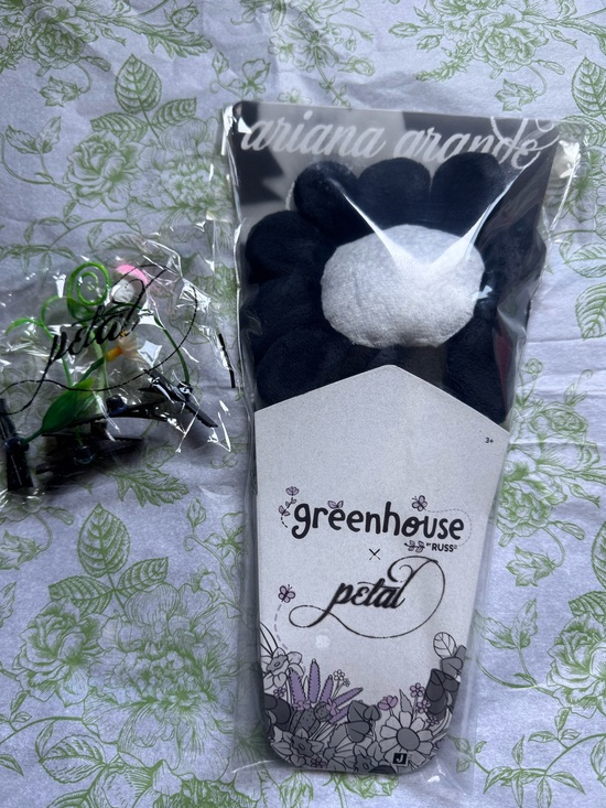Greenhouse x Petal Other - ♾️☀️ Ariana Grande Greenhouse x Petal Exclusive Flower Plushie with Petal Clips